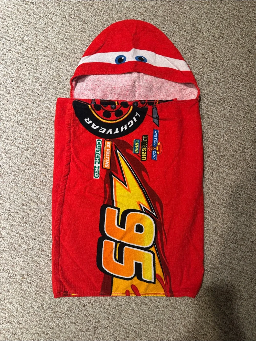 Disney Lightning McQueen Hooded Kids Towel - Picture 3 of 9